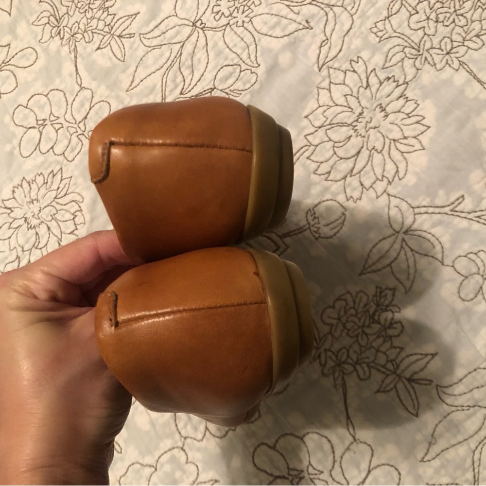 Stylish Tan Flats Women Shoes - Picture 5 of 7